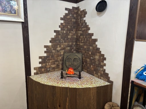 カルシファーがいる暖炉のコーナー