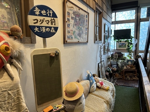 バス停とトトロのキャラくーグッズ