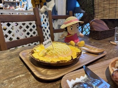 オムライスとメイちゃんのぬいぐるみ