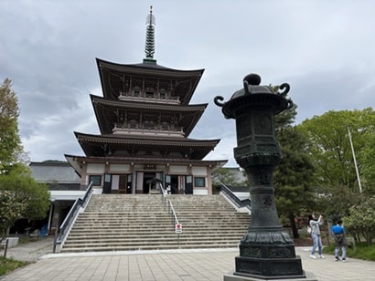善光寺資料館は3重の塔になっています