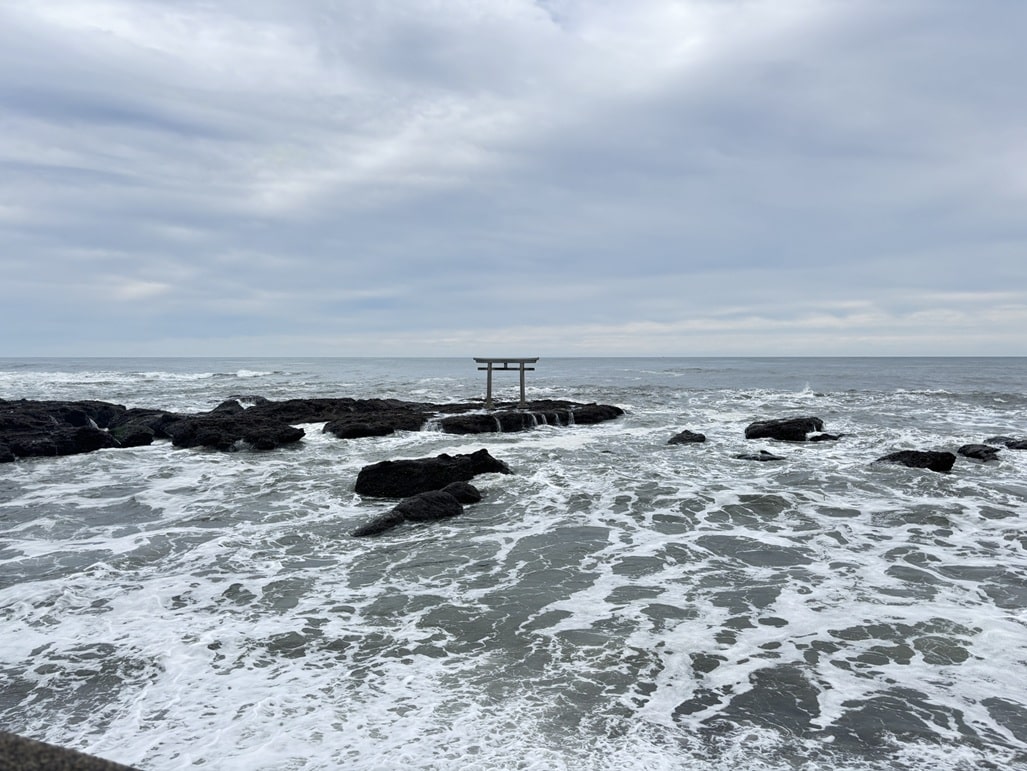 大洗磯前神社・神磯の鳥居｜海上に立つ浄化のパワースポット