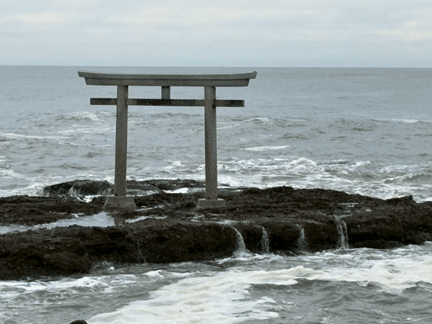 大洗磯前神社・神磯の鳥居｜海上に立つ浄化のパワースポット