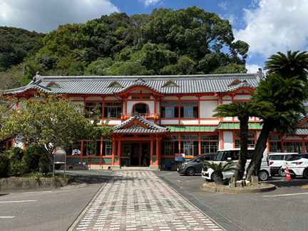 武雄温泉新館の外観。歴史ある大衆浴場跡を無料で見学できる