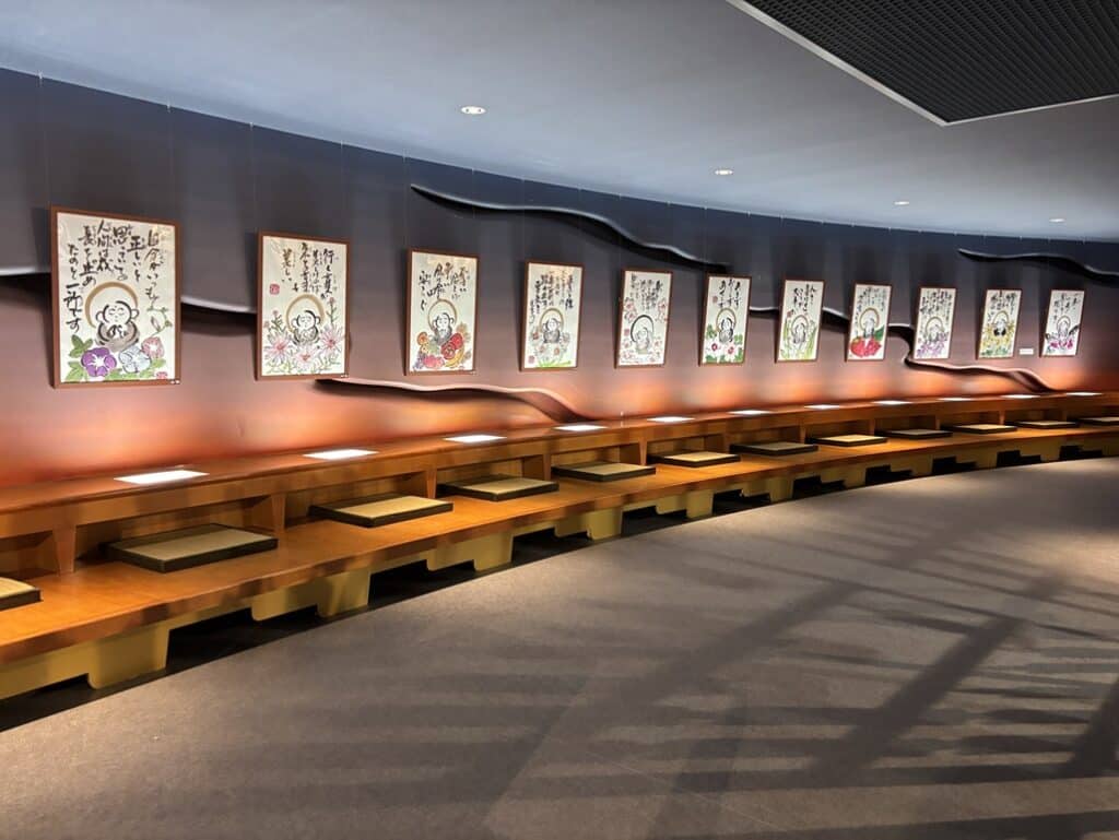 写経体験ができる牛久大仏の中