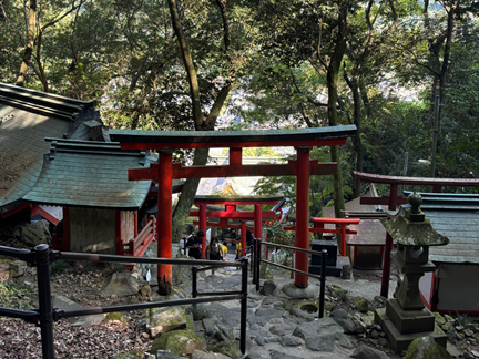 祐徳稲荷奥の院へ続く急こう配の石段