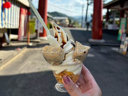 祐徳稲荷神社の参道で食べたわらび餅ソフト