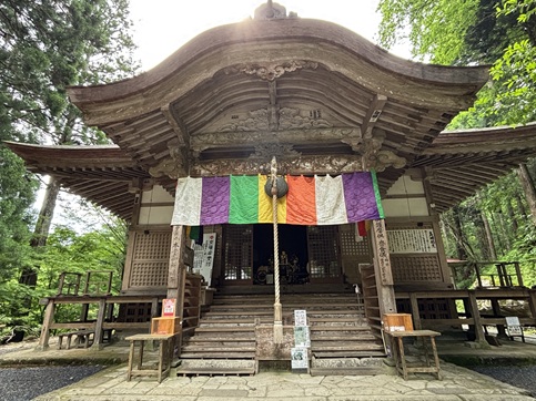 三徳山・三佛寺本堂。投入堂登山前に参拝する本堂