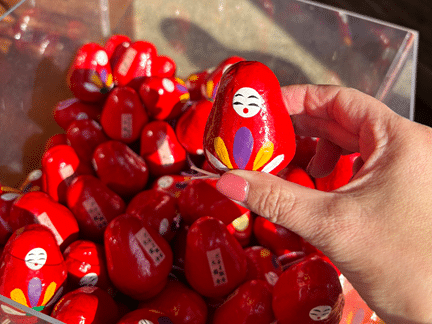 岐阜県大龍寺のだるまみくじ。七転び八起きの縁起物だるま